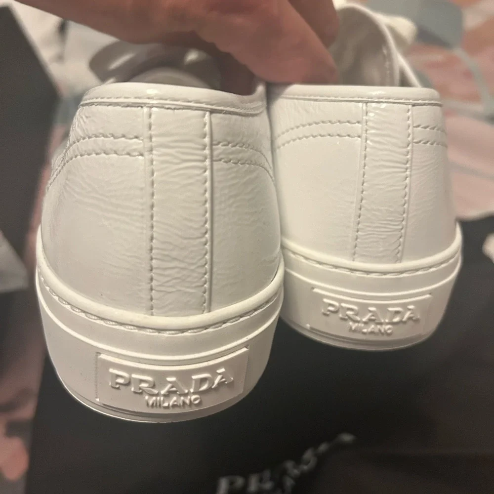 AUTHENTIC PRADA logo tennis shoes. - Picture 8 of 16